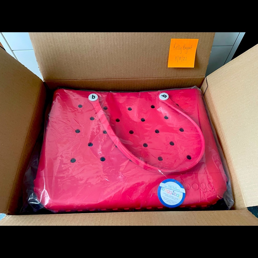 Brand new, still in box Original “you RED my bogg”